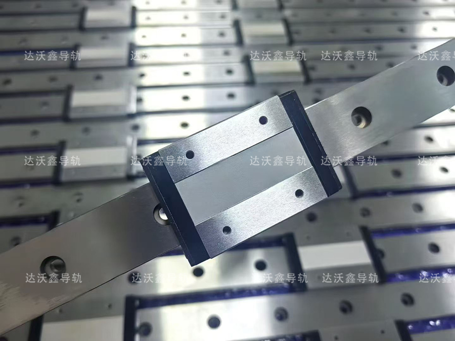 达沃鑫自润滑导轨：长效免维护，精密传动新选择